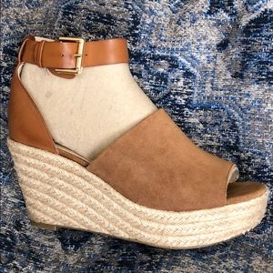 Marc Fisher Cala Wedges
